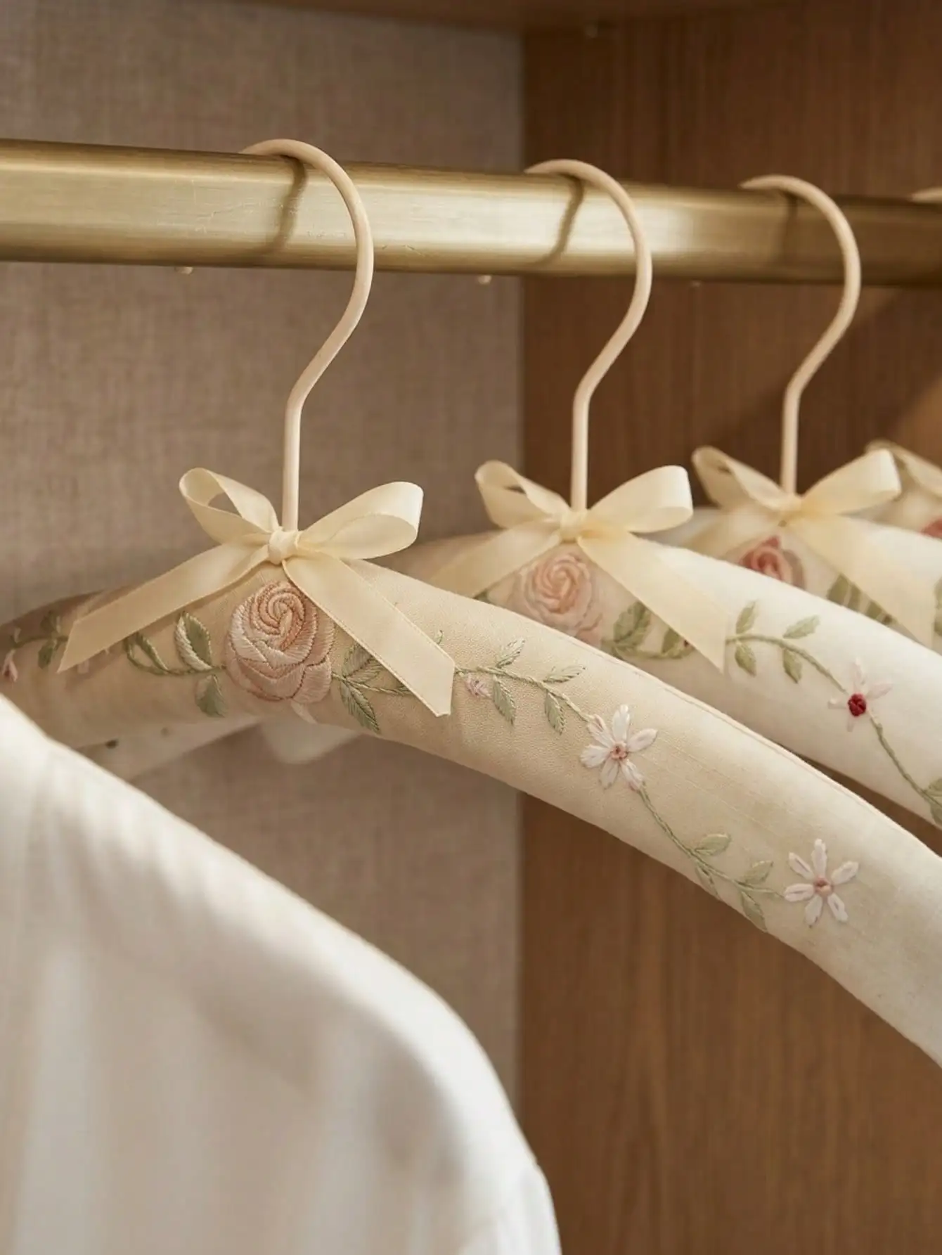 Embroidery-Covered Hanging Rac - Ribbon Bow Gift review and price